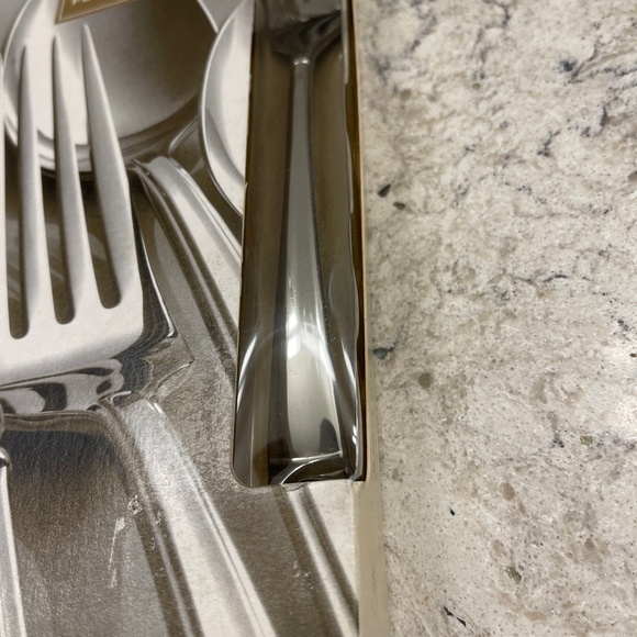 Lenox 5 Piece Place Setting -Federal Platinum - Picture 2 of 6